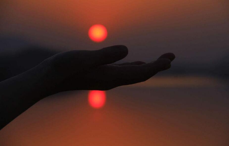红太阳.jpg